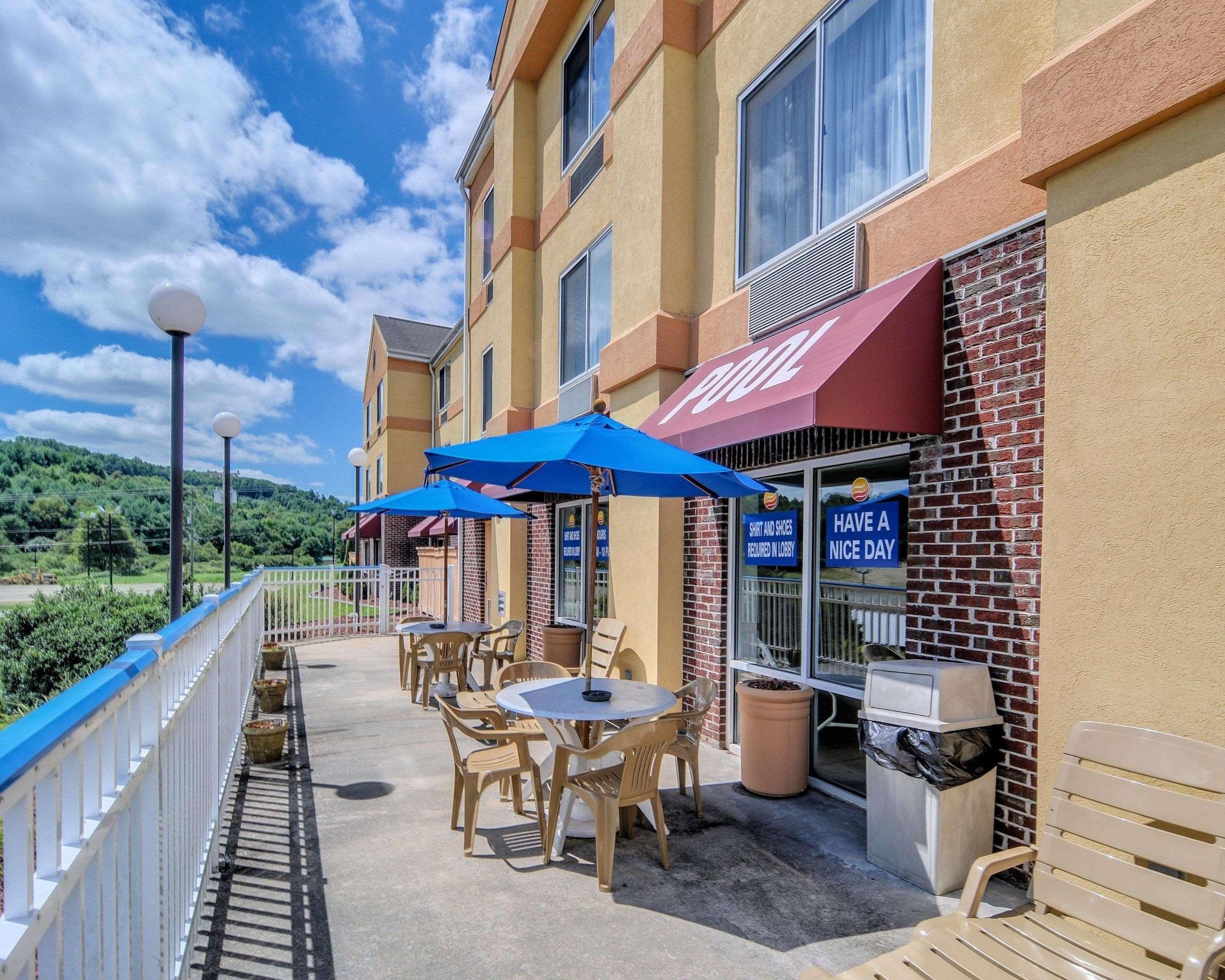 Comfort Inn & Suites Hillsville I-77 Exterior photo